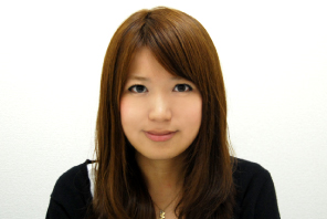 管理部 八尾 麻未