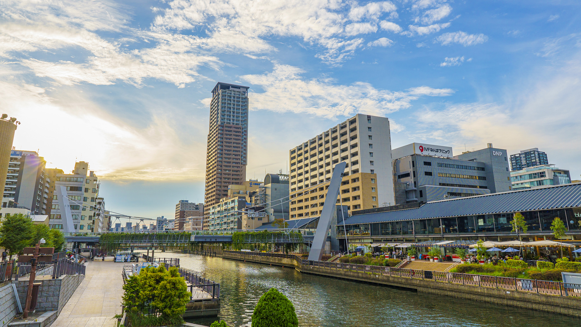 なんばHatchとキャナルテラス堀江